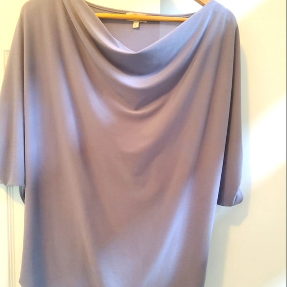 Chic top - Picture 1 of 3